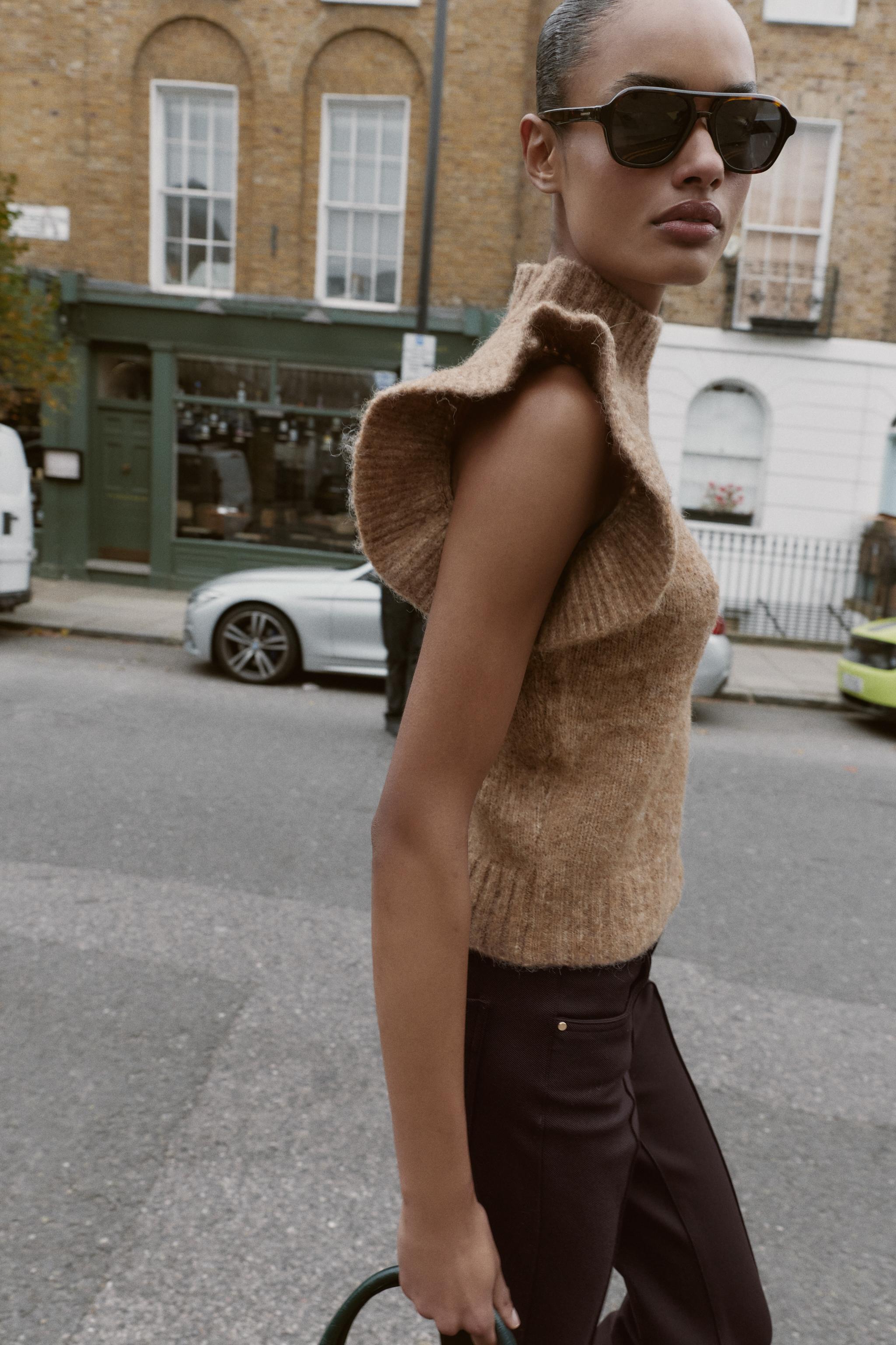 WOOL VEST WITH RUFFLES