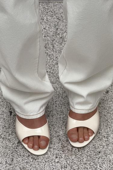Zara PATENT EFFECT SANDALS - White
