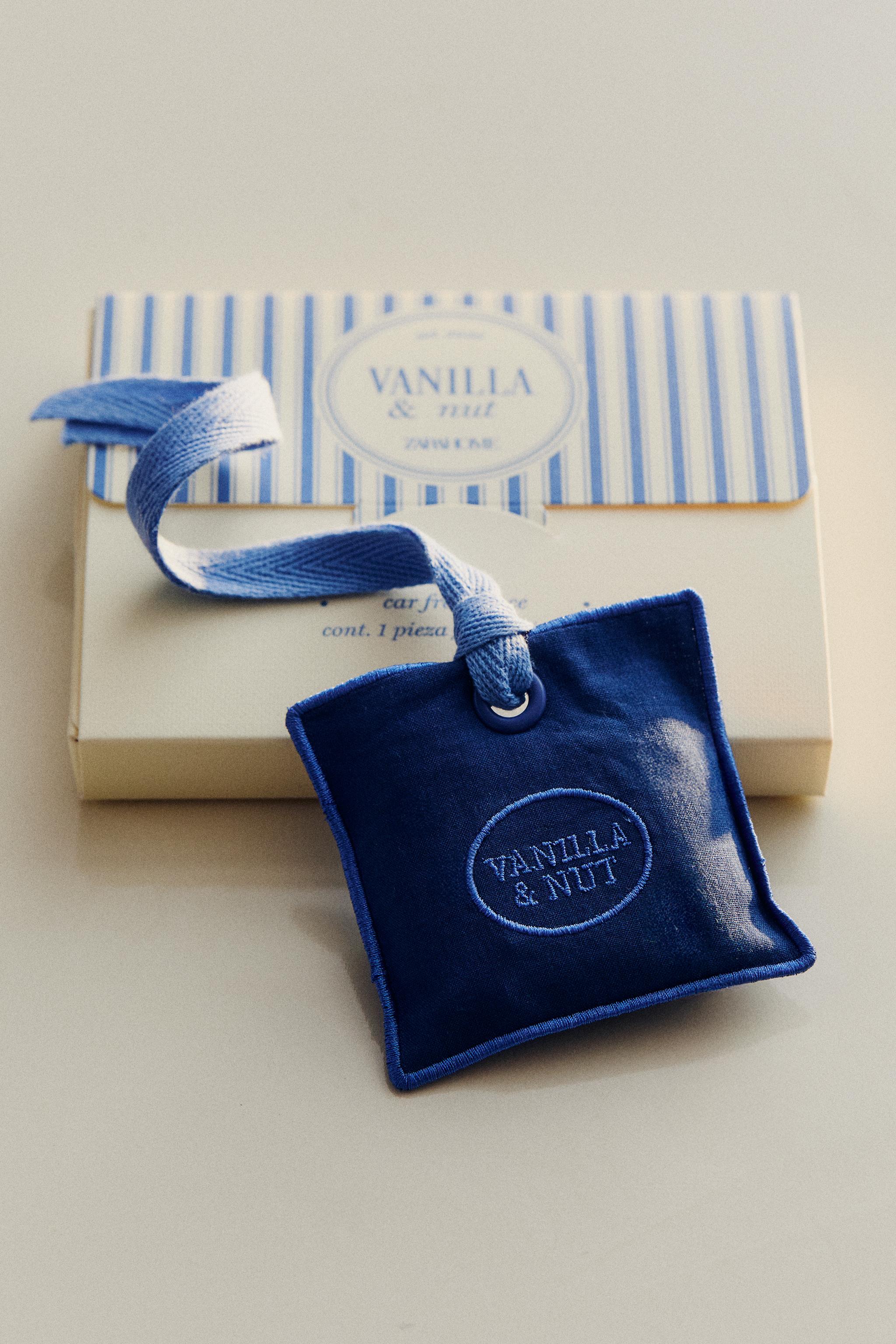 VANILLA & NUT CAR AND CLOSET AIR FRESHENER