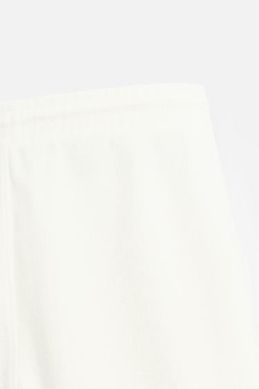BERMUDA DE JOGGING TEXTURÉ - Blanc cassé de Zara - Image 9