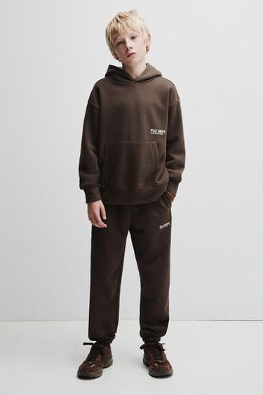SWEAT BASIQUE À CAPUCHE - Chocolat de Zara