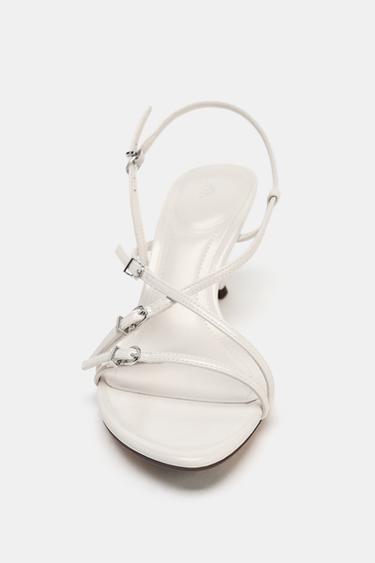 SANDALES À TALONS ET BOUCLES - Blanc de Zara - Image 4