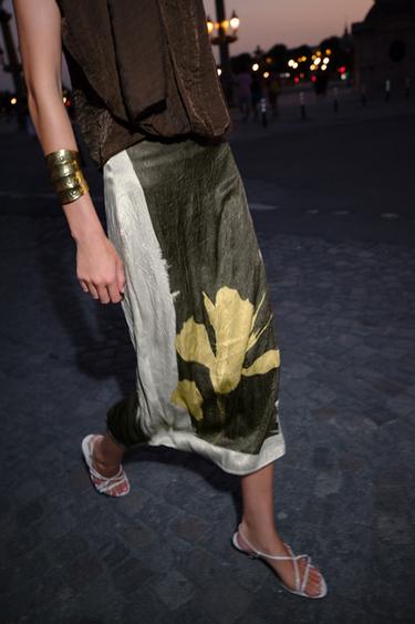 Zara PRINTED WRINKLED EFFECT MIDI SKIRT - Green / Ecru