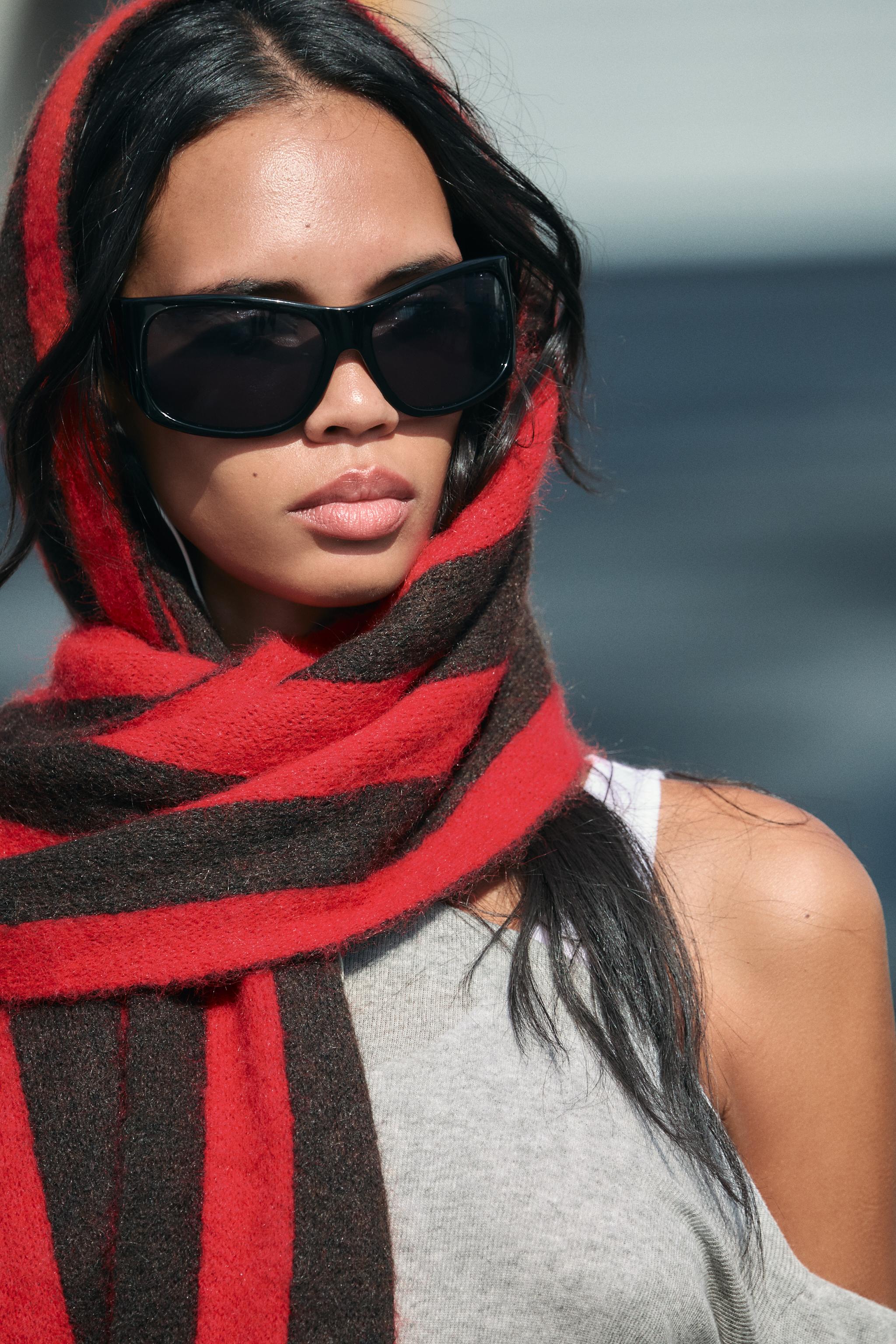 STRIPED KNIT SCARF
