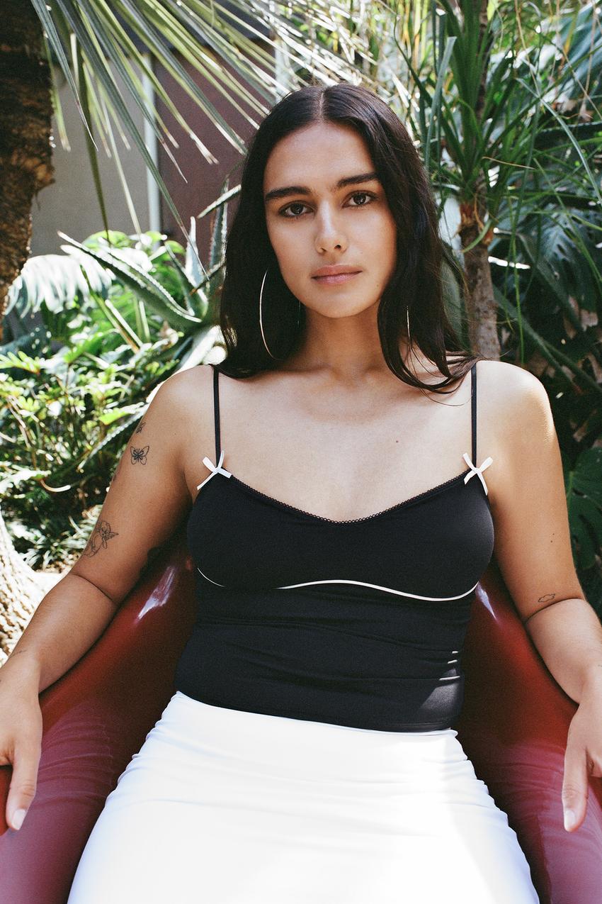 TOP AUS POLYAMIDMISCHGEWEBE MIT PASPELN UND SCHLEIFEN - Schwarz  