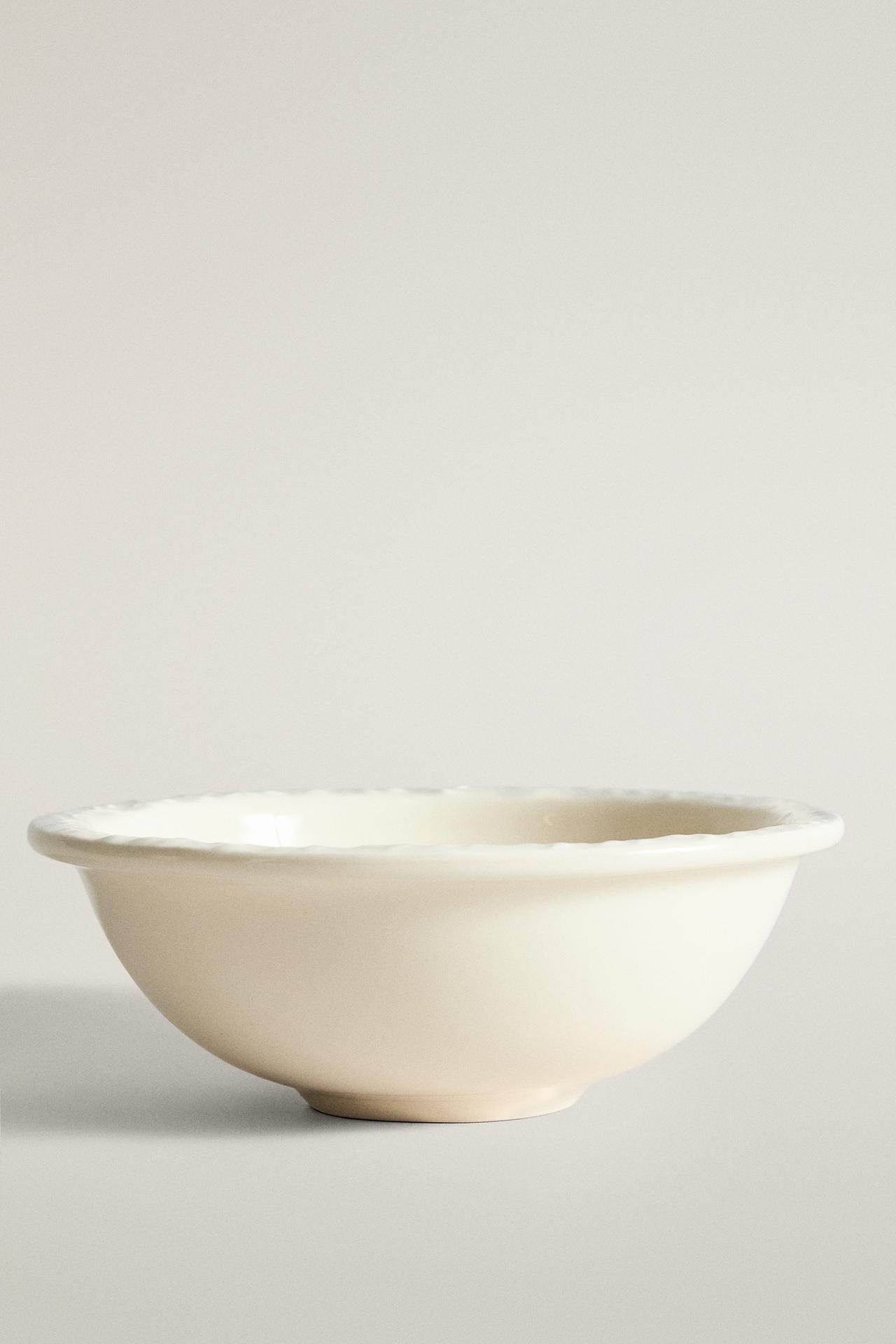 EARTHENWARE BOWL WITH RAISED EDGE — Cream