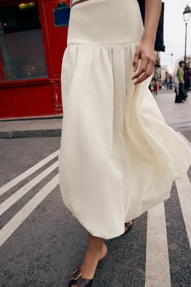 JUPE EN MAILLE STRUCTURÉE EFFET BALLON - Écru de Zara