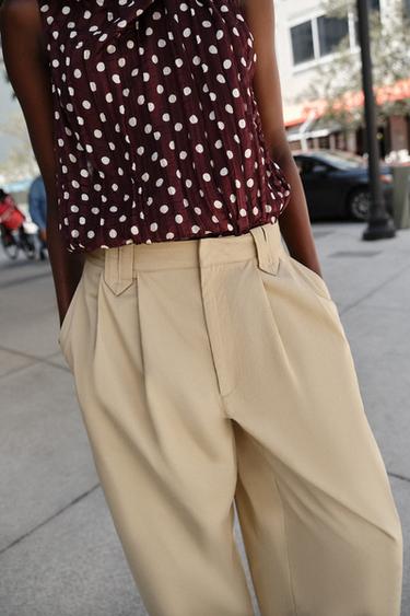 PANTALON À PINCES ET BAS À REVERS - Camel clair de Zara - Image 3