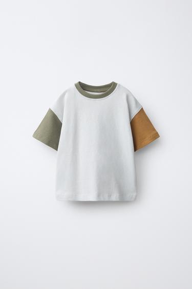 تي-شيرت ناعم وسميك بتقسيمات لونية - صخري الخاص بـ Zara