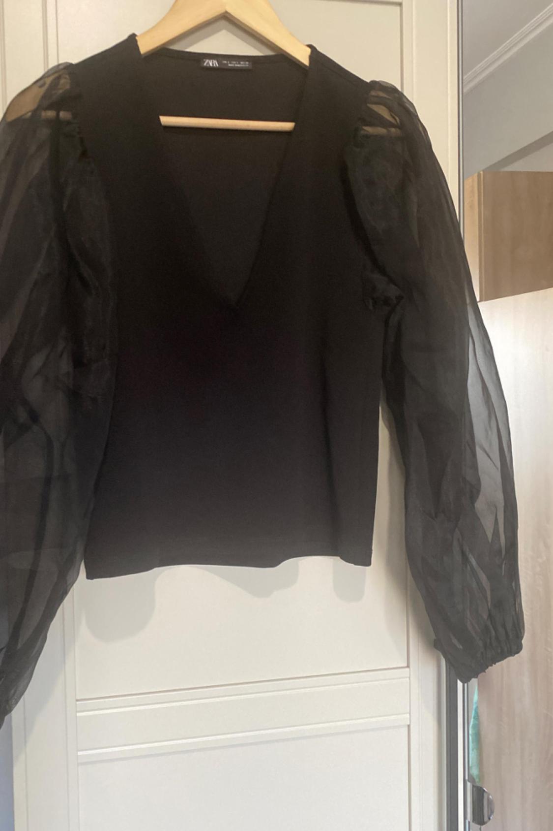 CONTRAST TOP WITH FULL SLEEVES