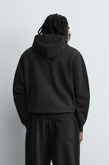 SWEAT À CAPUCHE BASIQUE - Noir de Zara - Image 2