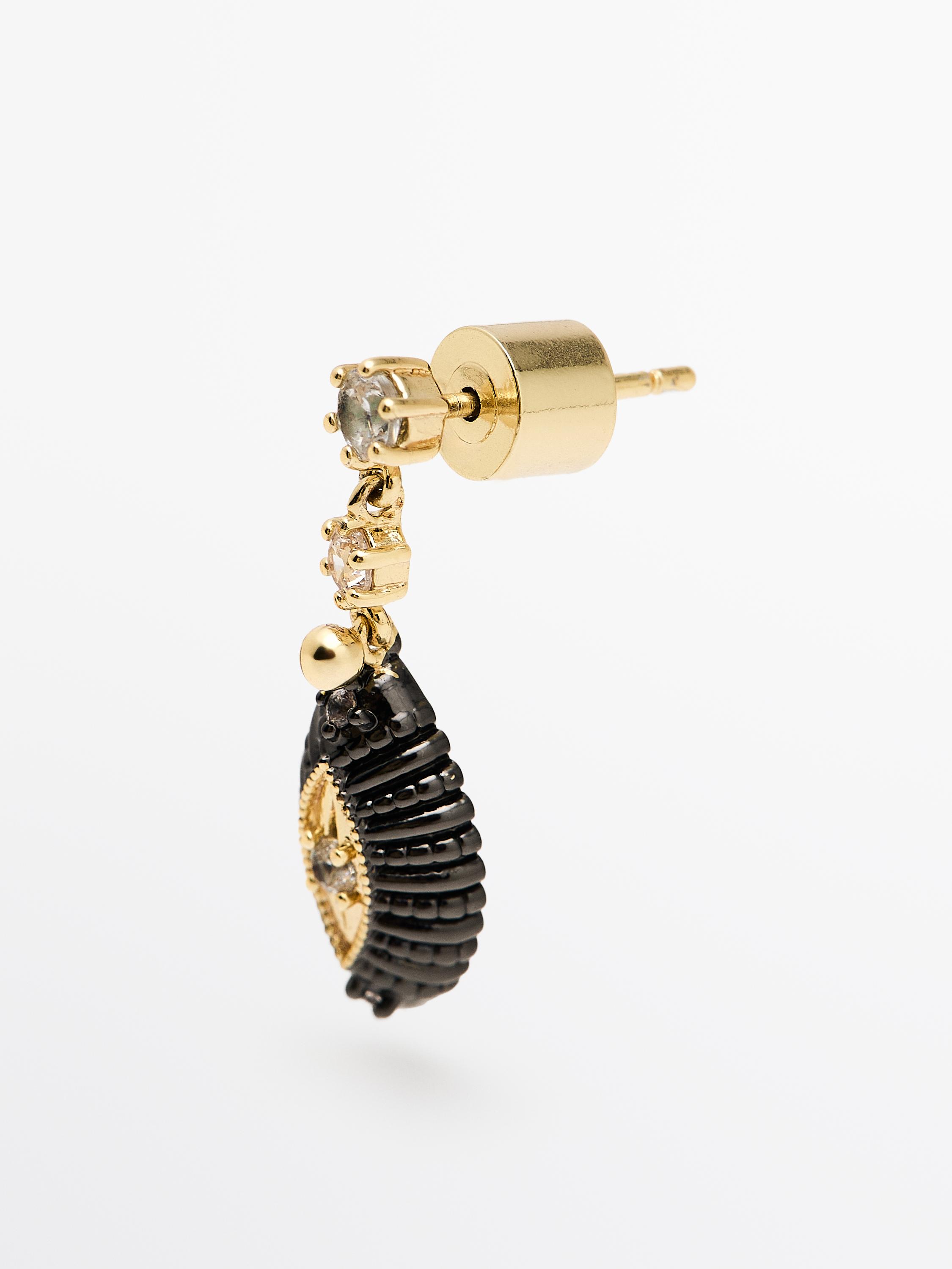 Boucles d'oreilles ornées de brillants