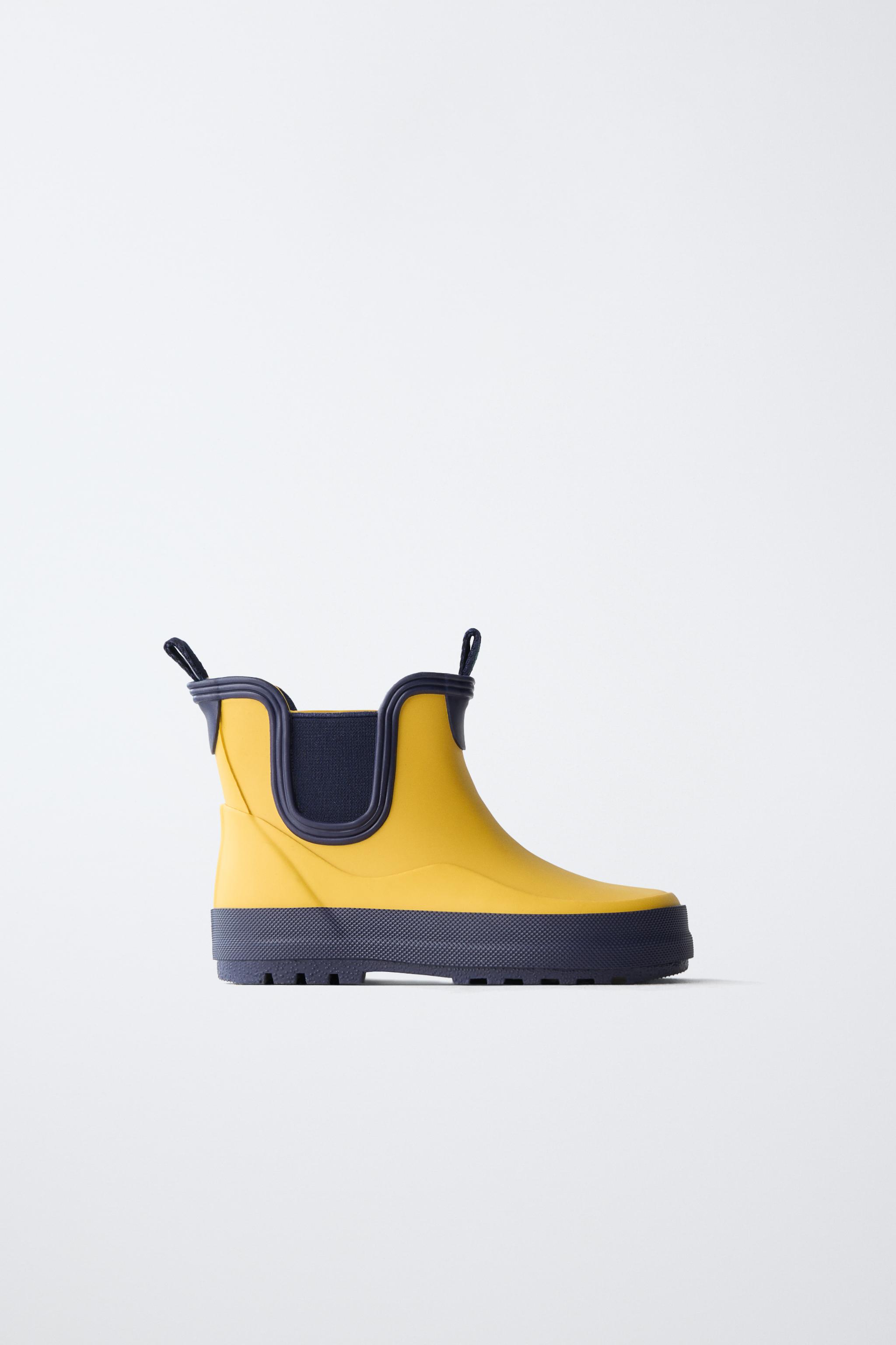 COLOR-BLOCK RAIN BOOTS — Yellow