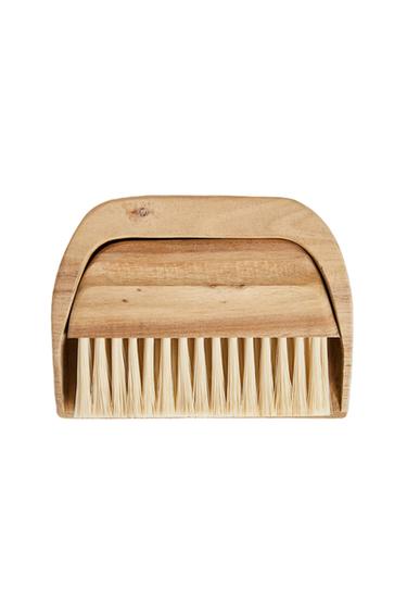 WOODEN DUSTPAN AND BRUSH - Light beige by Zara