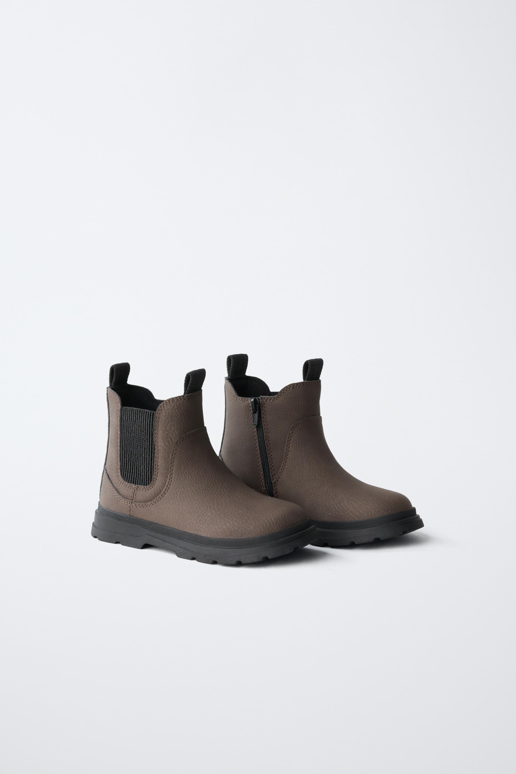 CHELSEA BOOTS — Brown