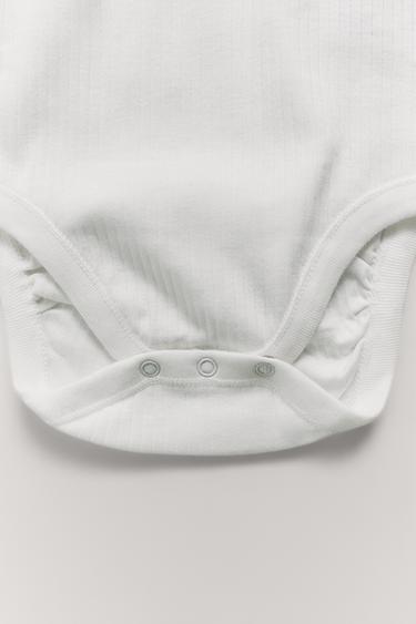 3ER-PACK BODYS ÄRMELLOS GERIPPT - Cremefarben von Zara