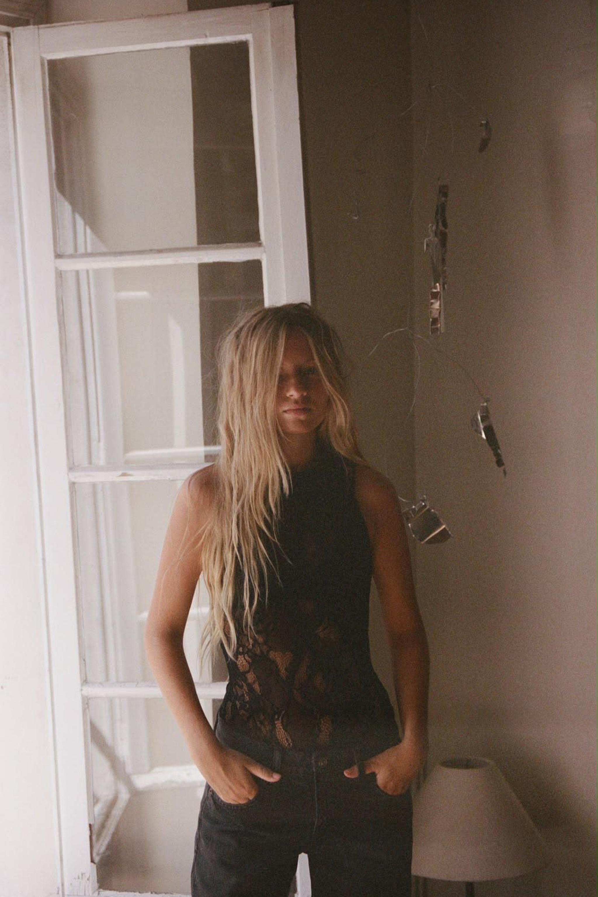 Боди, завязка на шее, кружево — Zara