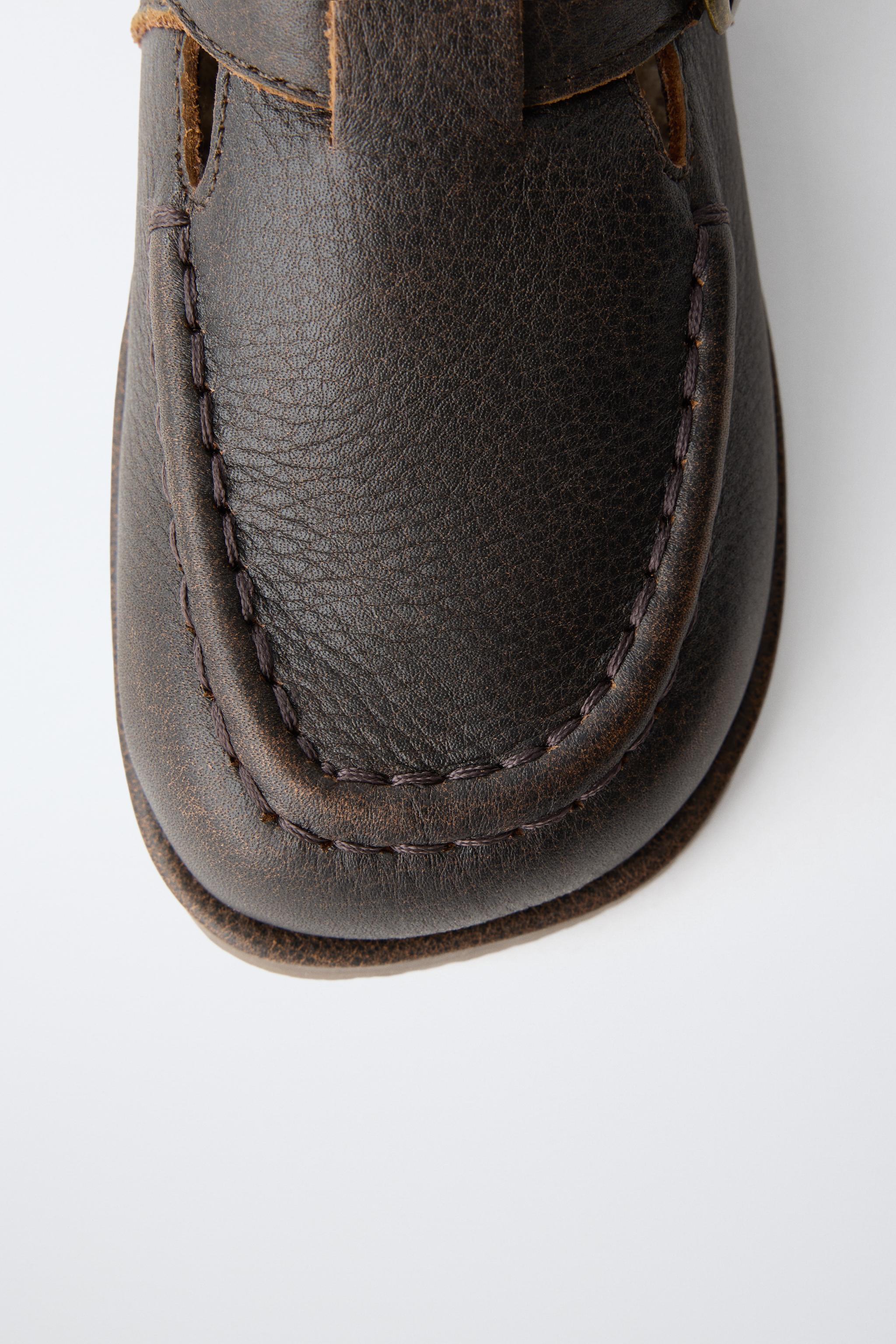 CHAUSSURES EN CUIR