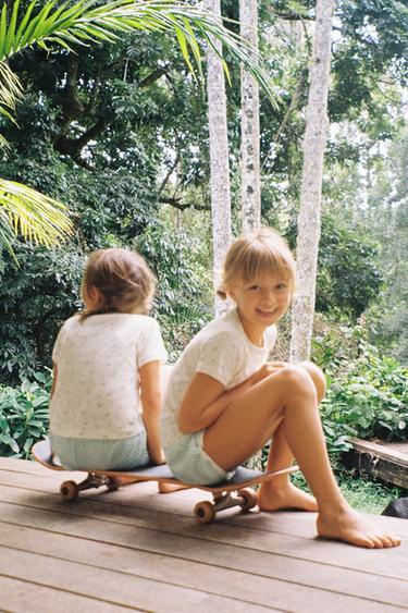 2-6 ANOS/ PIJAMA T-SHIRT E BERMUDA AXADREZADO VICHY E FLORES PEQUENAS - Cru da Zara