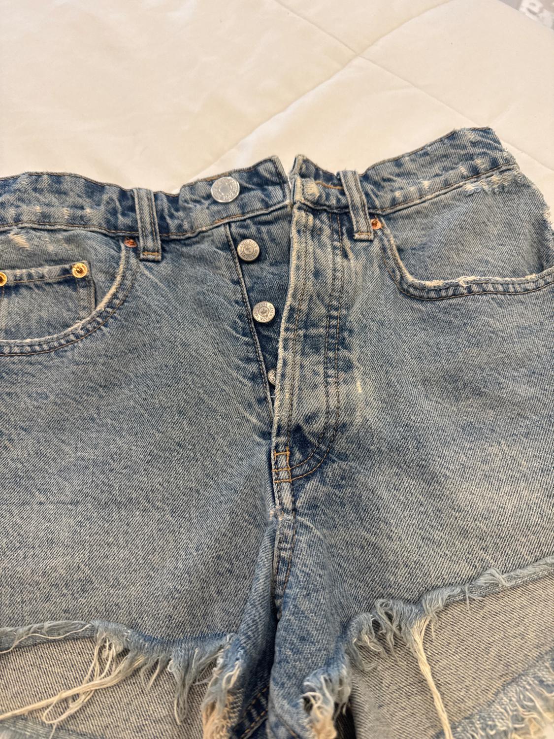 FRAYED DENIM SHORTS - Image 2