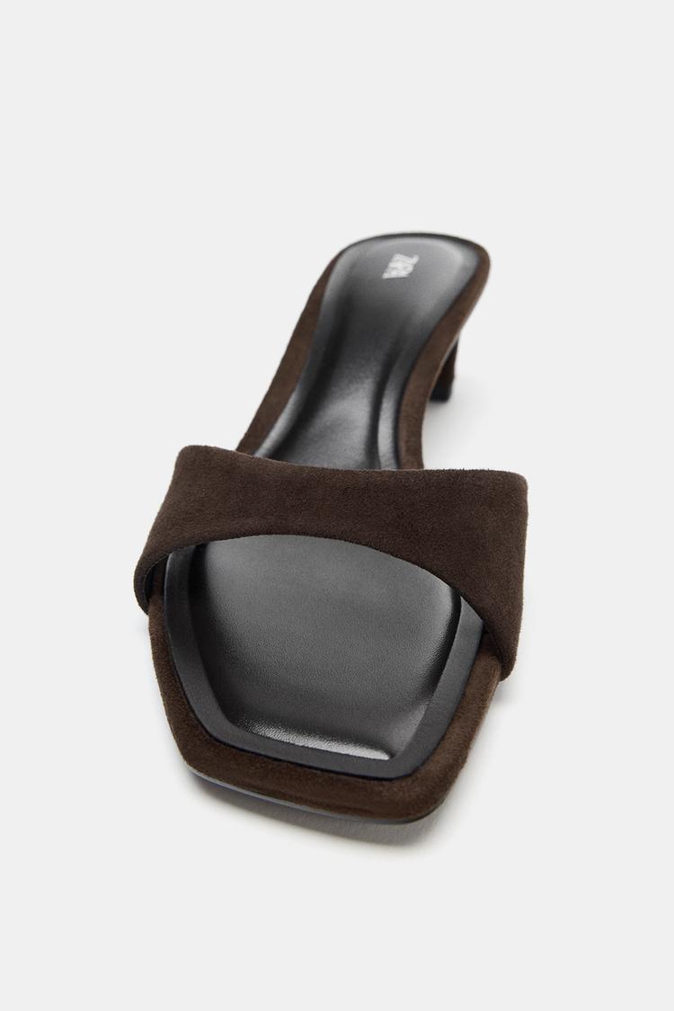 SANDALIAS MULE DE TACÓN EN GAMUZA 4