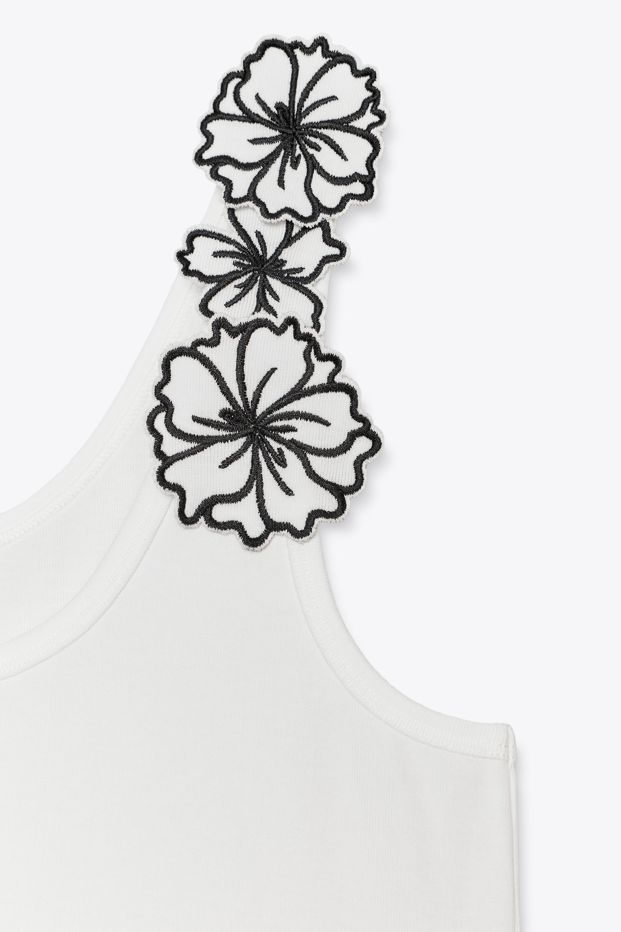 TOP AVEC APPLIQUES FLEURS