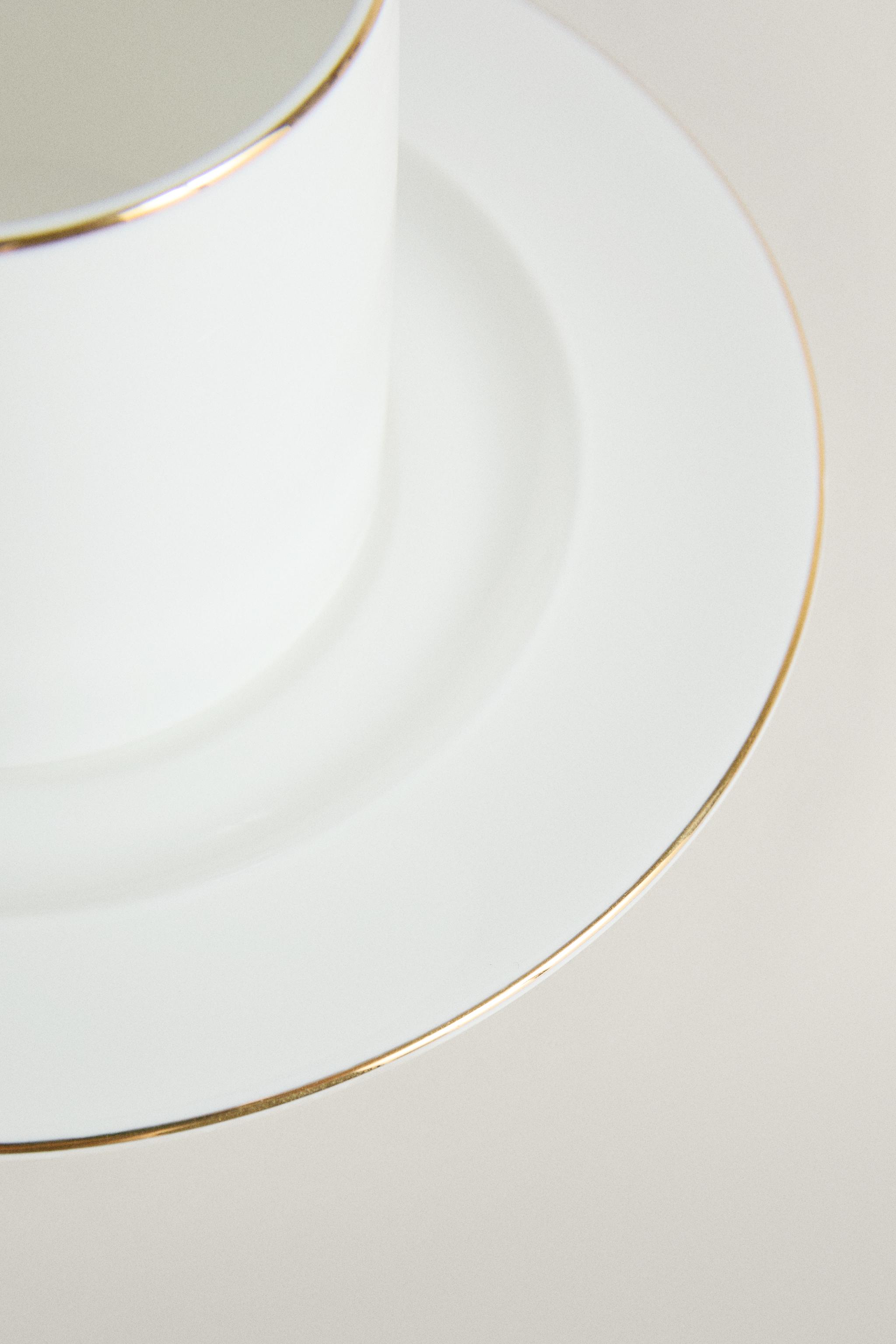 TASSE À THÉ AVEC SOUCOUPE PORCELAINE BONE CHINA BORD