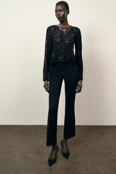 TOP DENTELLE AVEC ÉPAULETTES - Noir de Zara