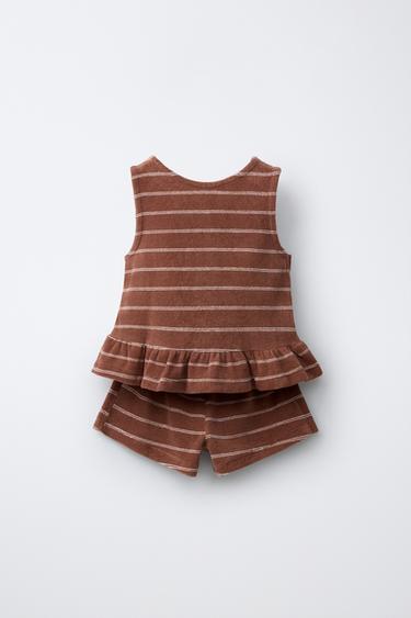 طقم تيشرت وبرمودا مخطط بمظهر منشفة - بني/أبيض الخاص بـ Zara - صورة 0