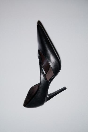 حذاء بكعب غير متماثل - أسود by Zara