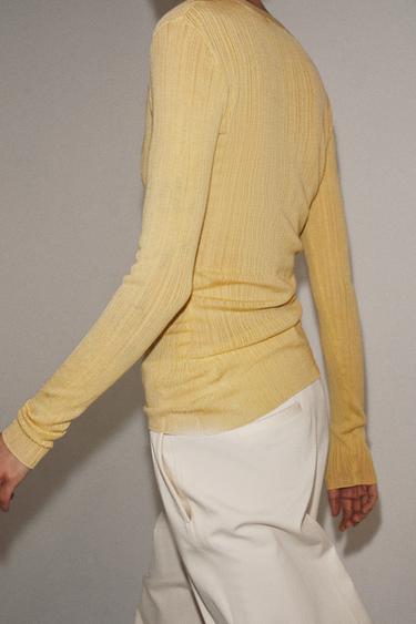 GILET EN MAILLE CÔTELÉ - Jaune de Zara - Image 3