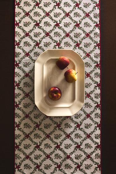 크리스마스 마름모꼴 자카드 테이블 러너 - Zara 레드