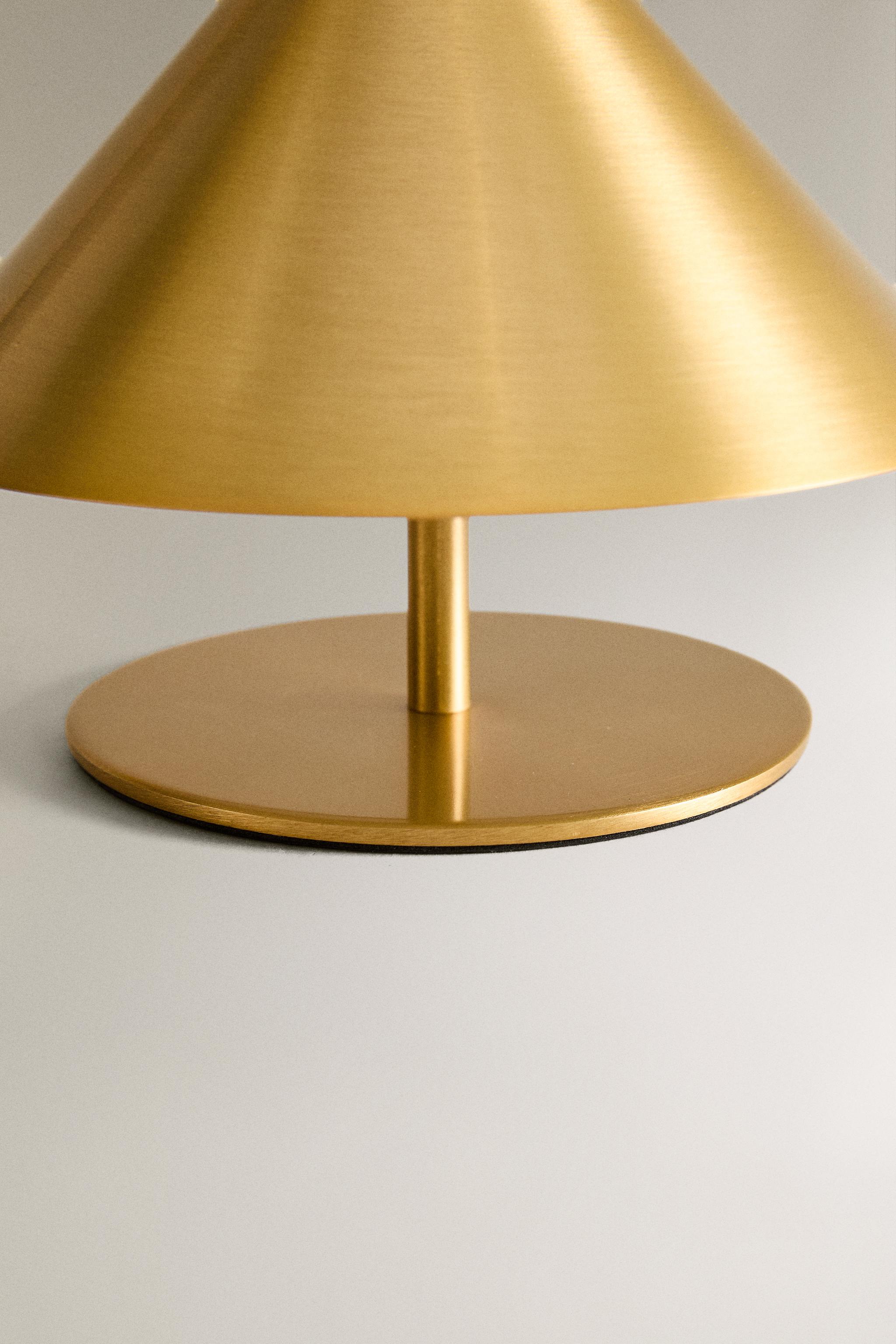 コードレス 鉄製 テーブルライト - ゴールド | ZARA Japan / 日本