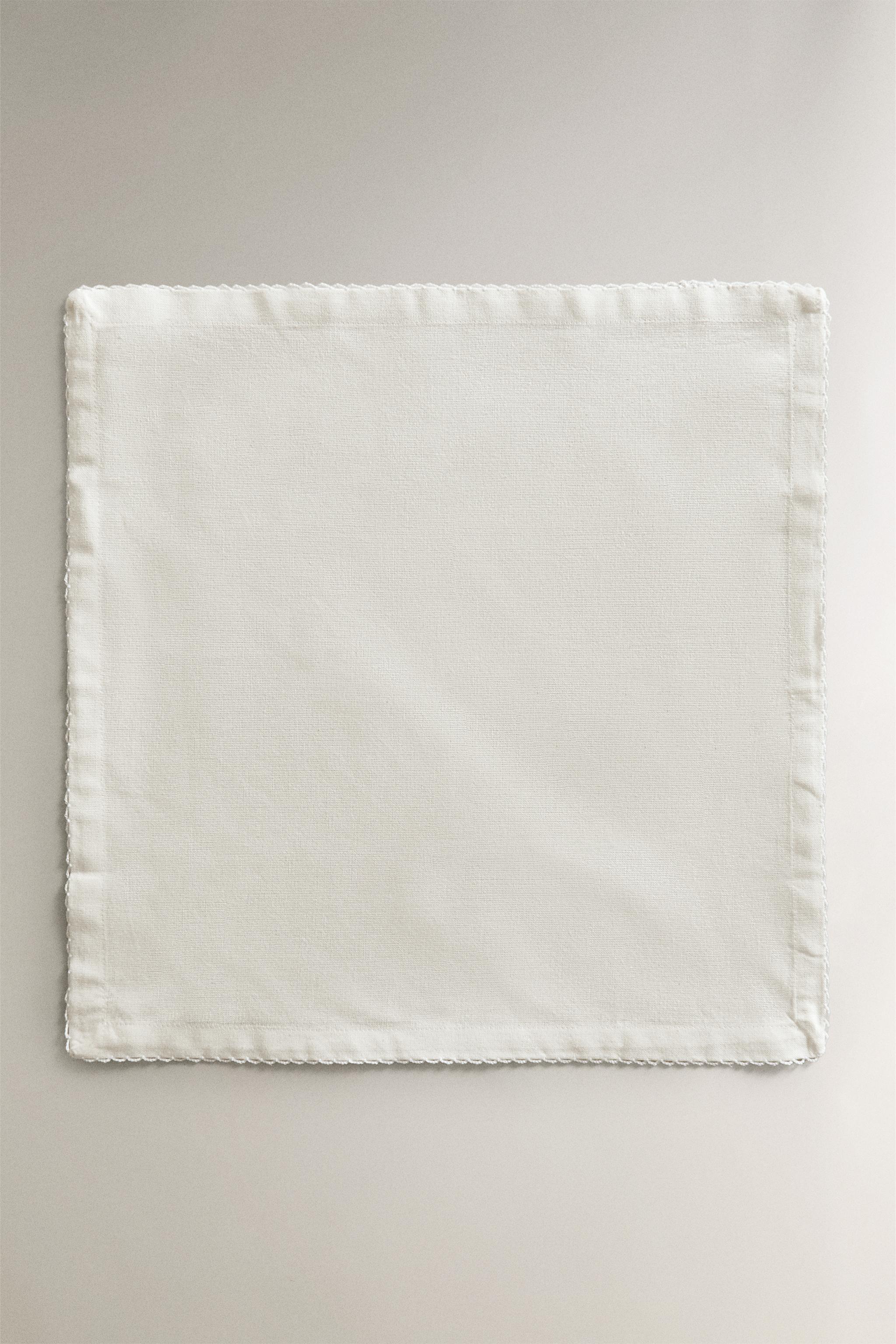 SCALLOPED NAPKIN SET (PACK OF 2) — White