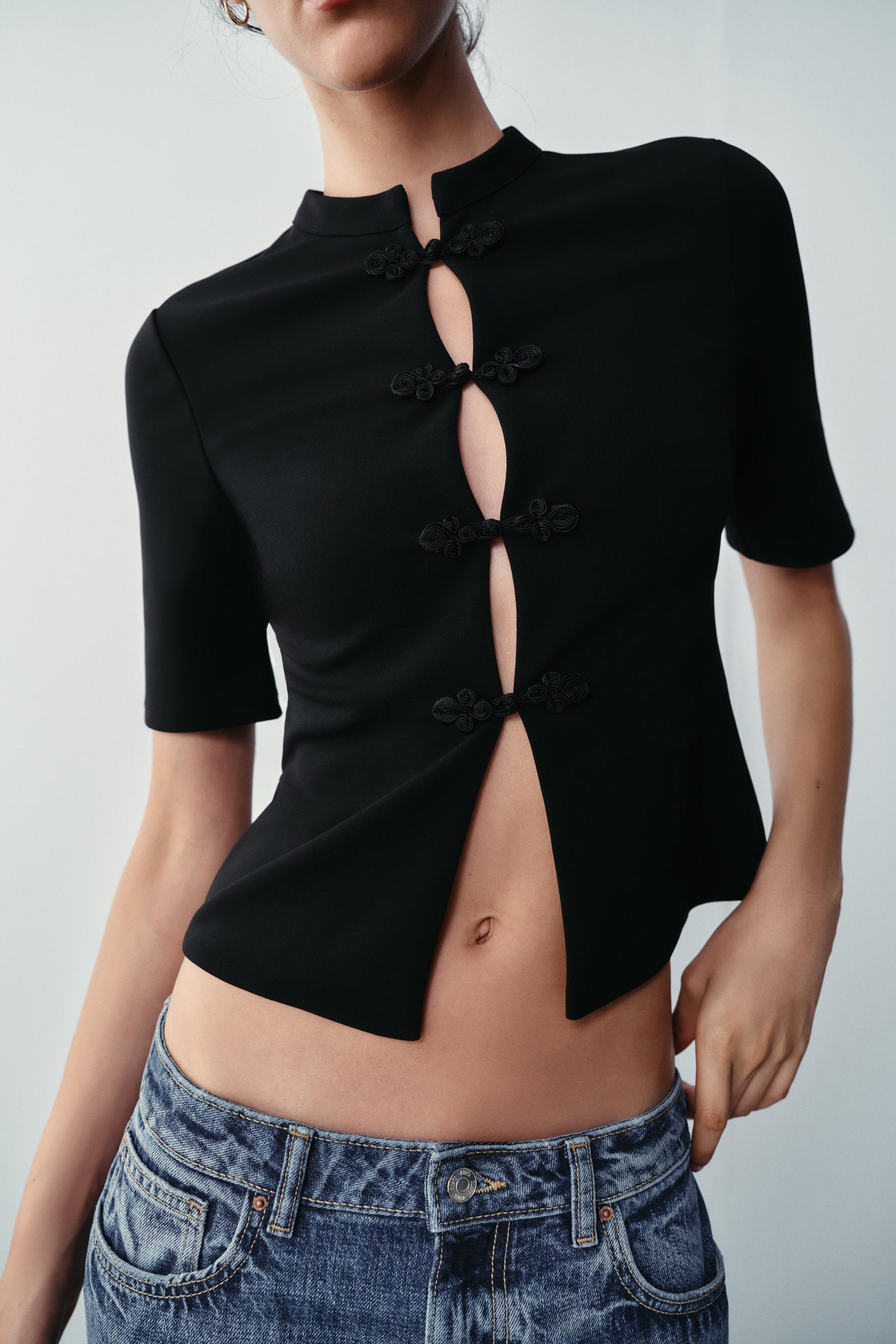 SHORT SLEEVE FROG FASTENING TOP