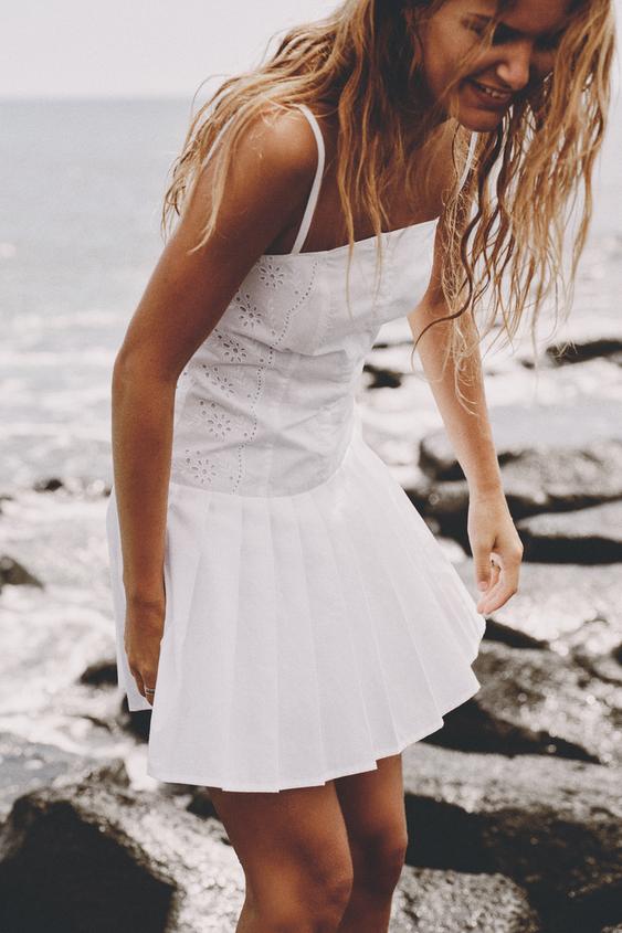 10 prendas de Zara de verano que están arrasando entre las mujeres maduras:  fresquitas, fluidas y cómodas