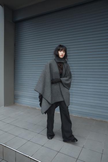 コントラストスレッドスカーフ付きニットケープグレーZaraのコントラストスレッドスカーフ付きニットケープ - グレー 