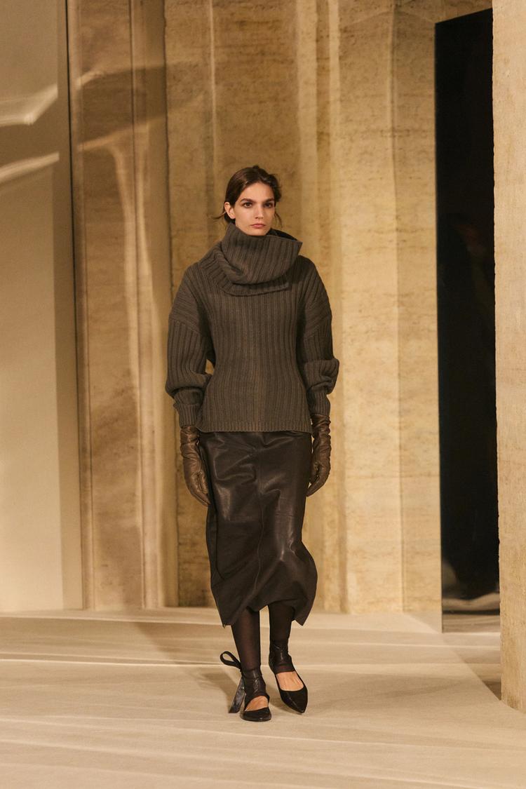 Cashmere wool ribbed knit sweater - LIMITED EDITION — 205