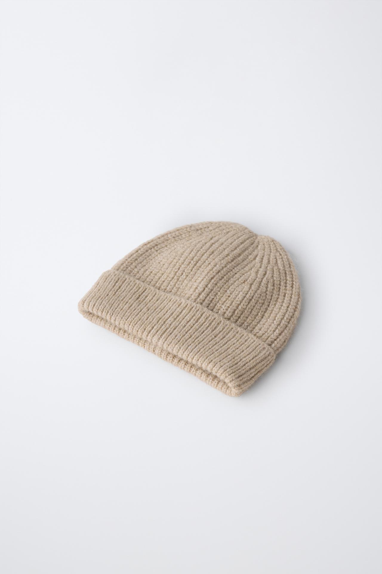 KNIT BEANIE — Light beige