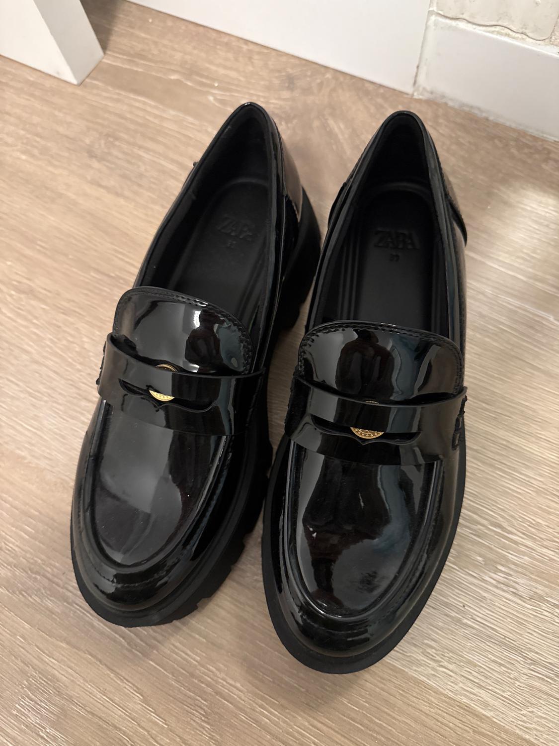 PATENT-FINISH TRACK-SOLE LOAFERS - Image 4