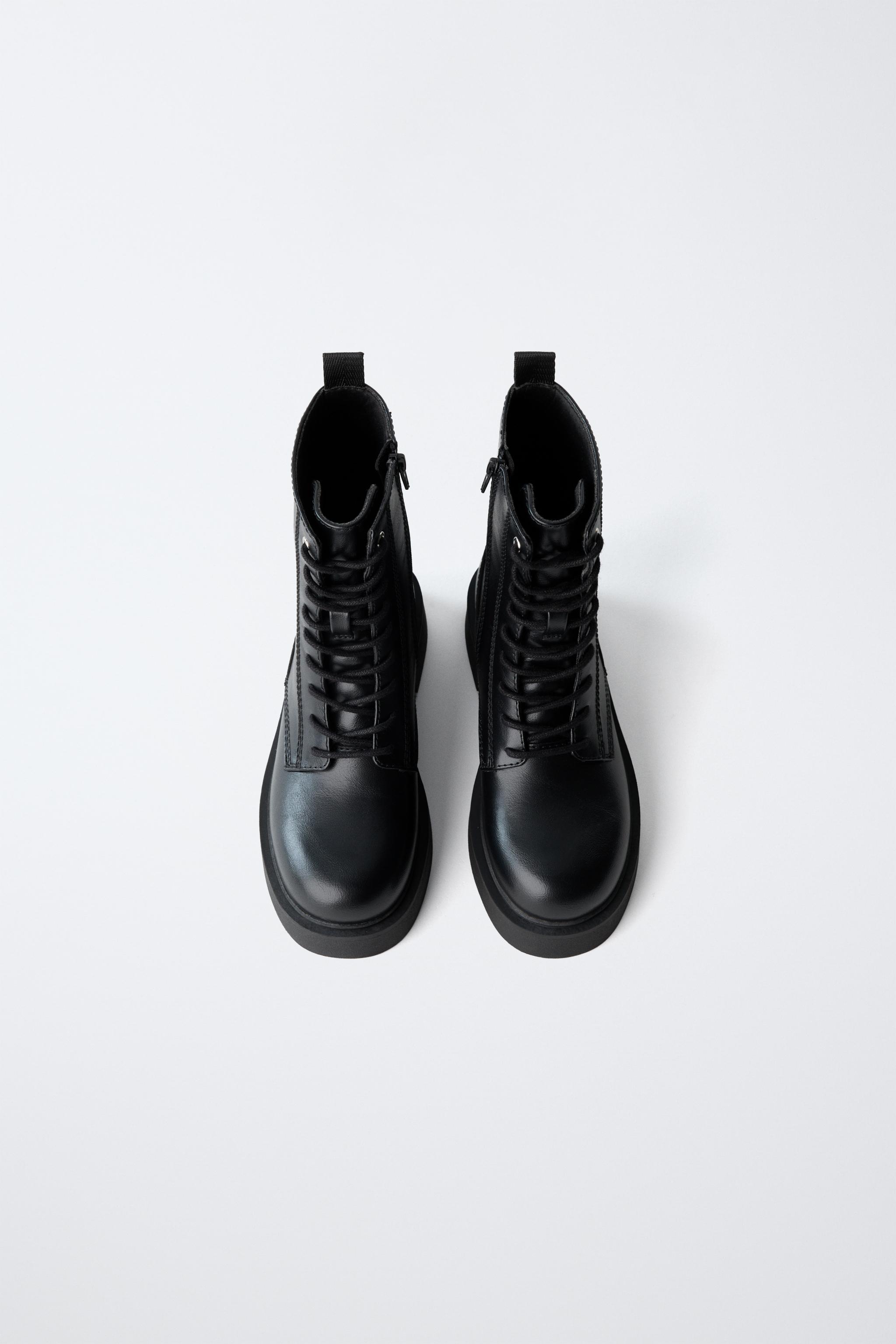 LACED BOOTS