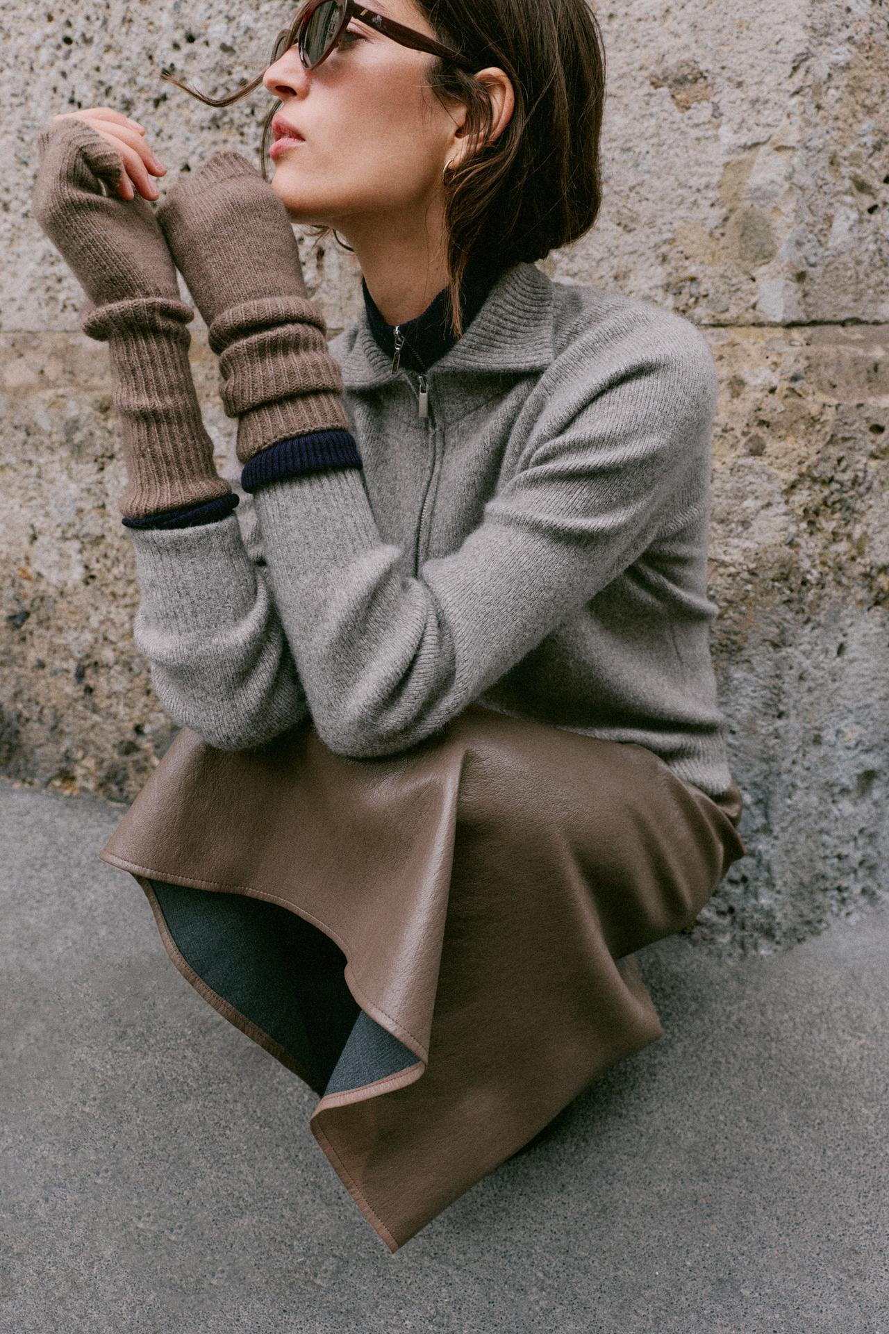 LONG KNIT MITTENS — Brown / Taupe