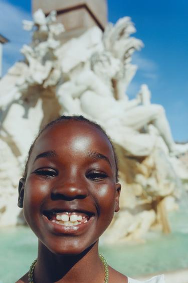 فستان شيفلي دانتيل شريطي - خَام الخاص بـ Zara