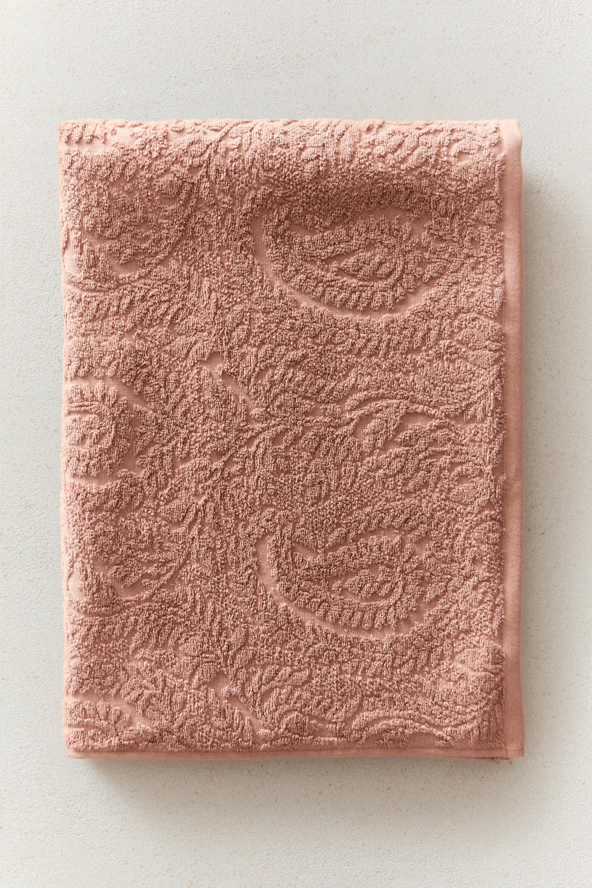 PAISLEY JACQUARD BATH TOWEL — Pale pink