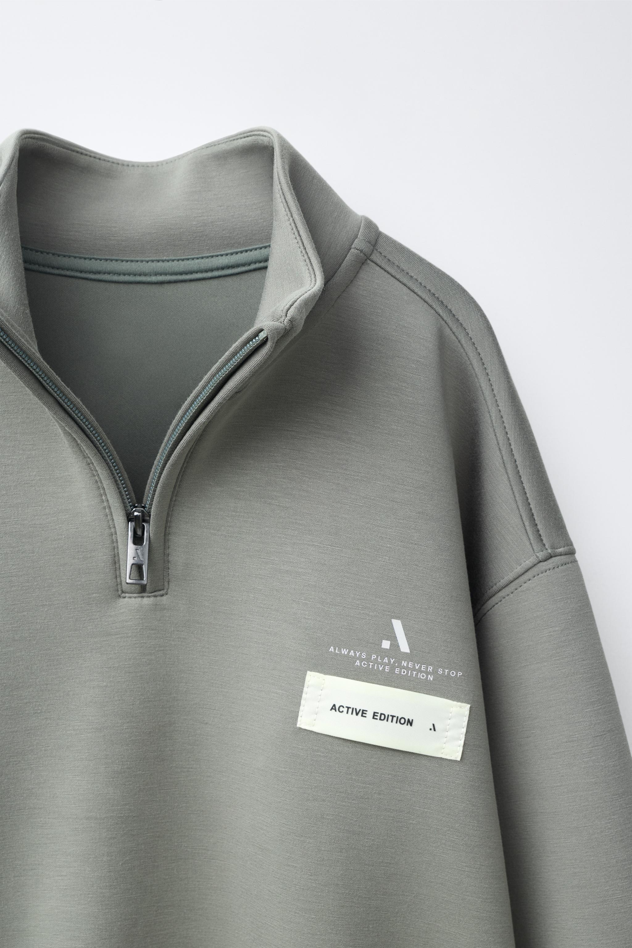 SPORTY KANGAROO POCKET SWEATSHIRT