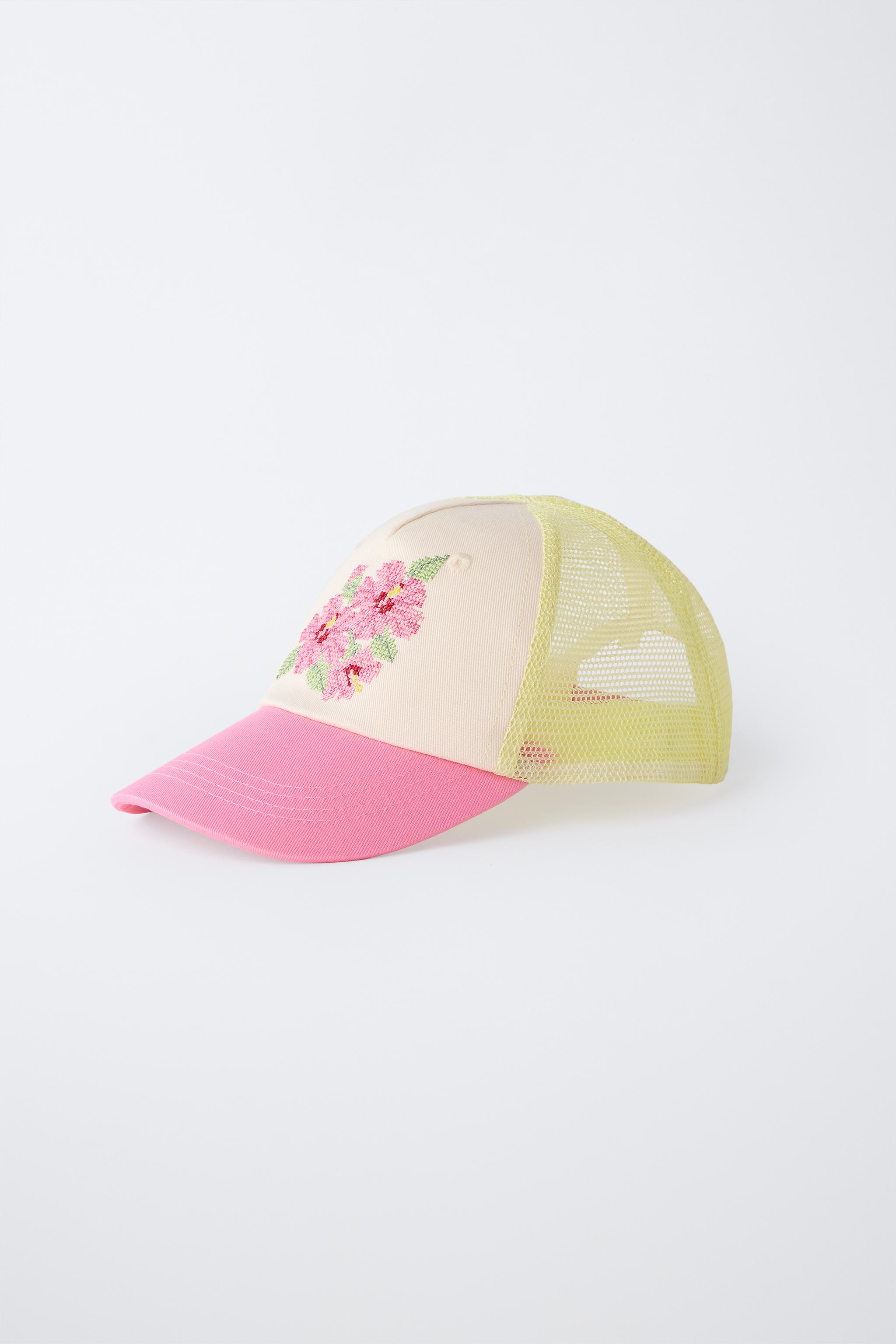 EMBROIDERED FLOWER TRUCKER HAT