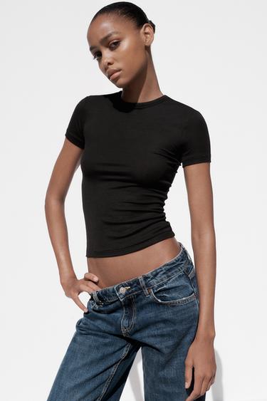 تيشرت فيسكوز بأكمام قصيرة - أسود الخاص بـ Zara