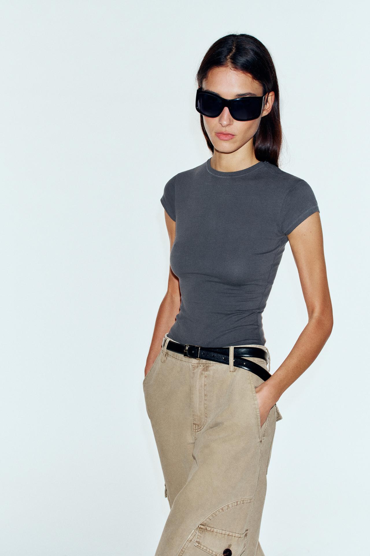FITTED SHORT SLEEVE T-SHIRT — Charcoal gray
