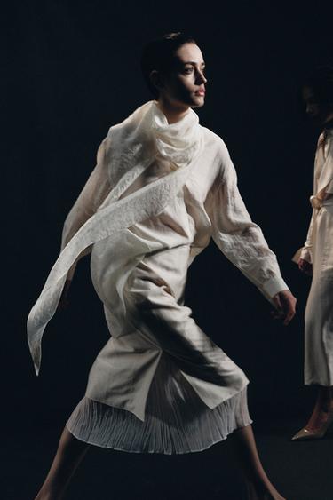 CHEMISE FOULARD ZW COLLECTION - Écru de Zara - Image 9