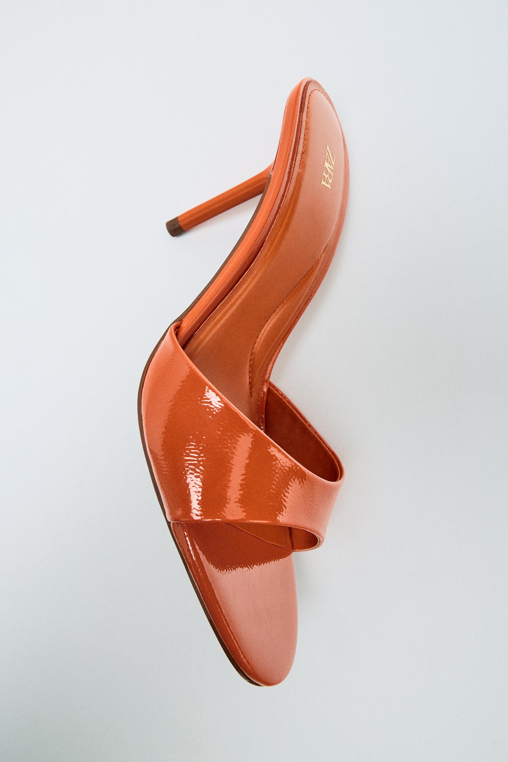 PATENT FINISH HEELED MULE SANDALS